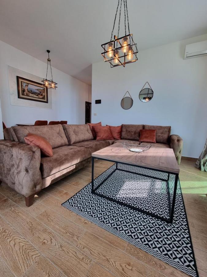 2 bedroom apartment with sea view in Becici, 70m2 13
