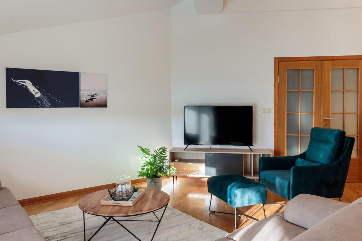 For rent: Three-bedroom apartment 150 m2, Tivat 3