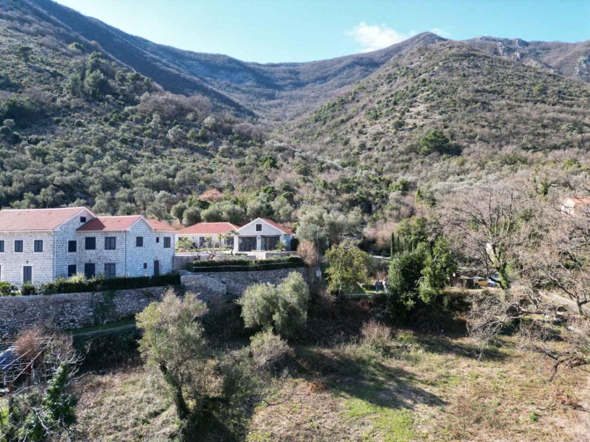 Urbanizovan plac na prodaju-Kotor