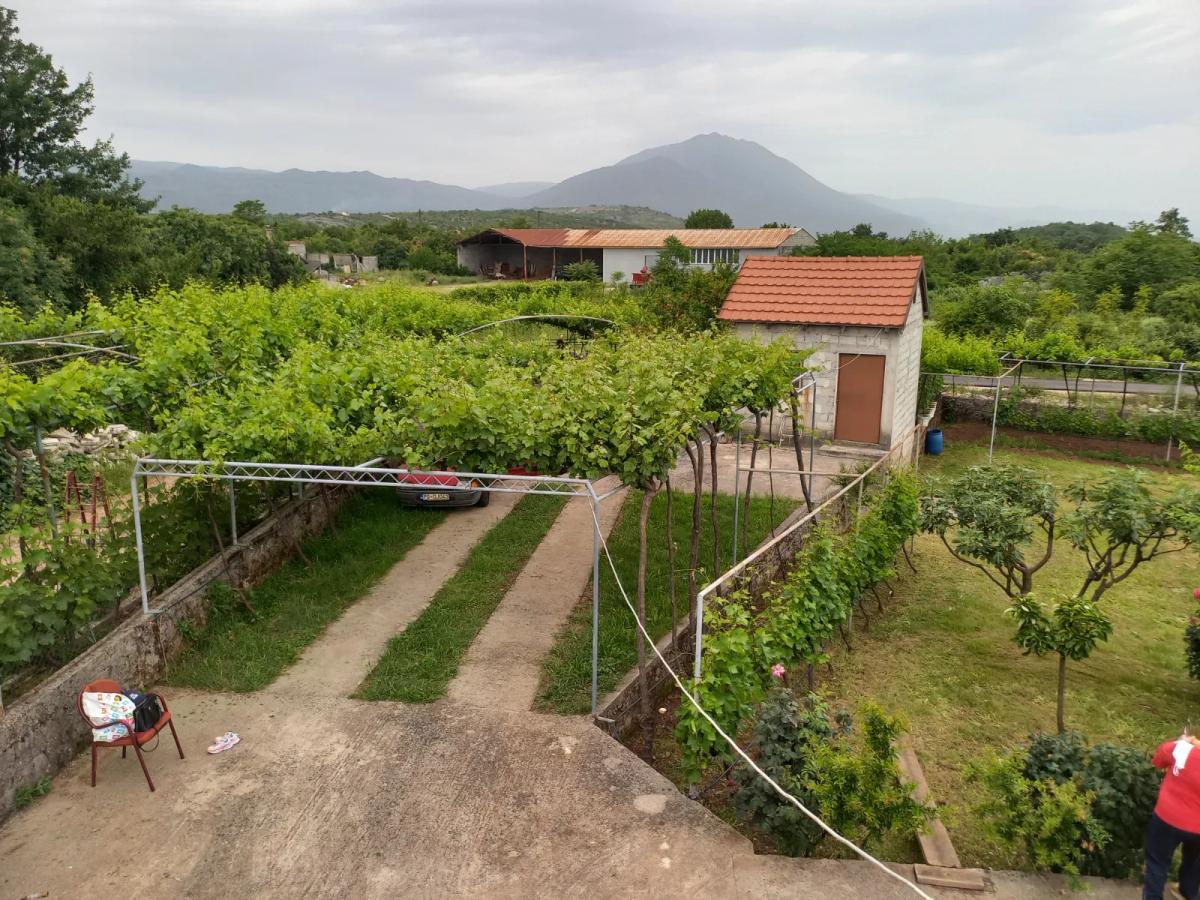 For sale house with big plot of 2587m2, Danilovgrad