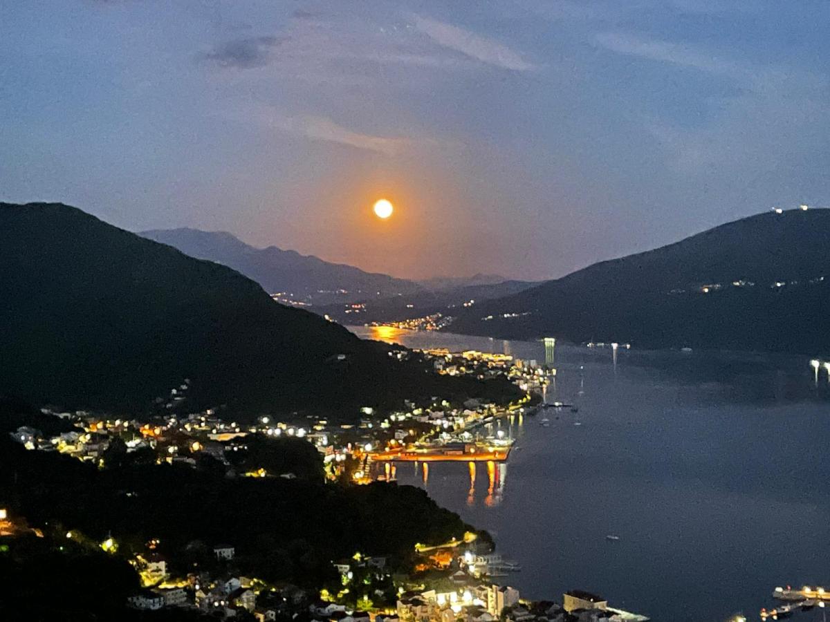 Luxurious 4-Bedroom Villa with Panoramic Terrace in Herceg Novi, Podi 21
