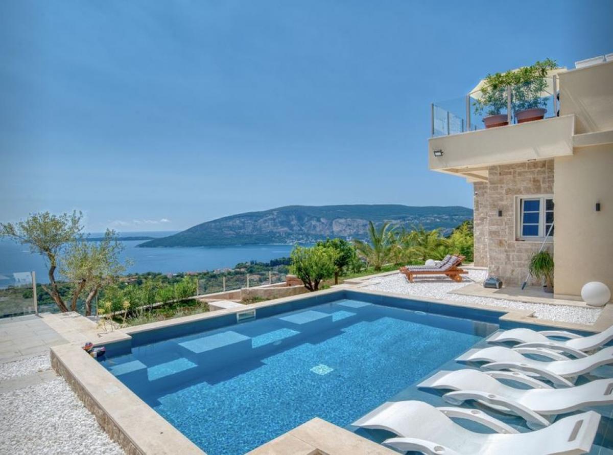 Luxurious 4-Bedroom Villa with Panoramic Terrace in Herceg Novi, Podi 26