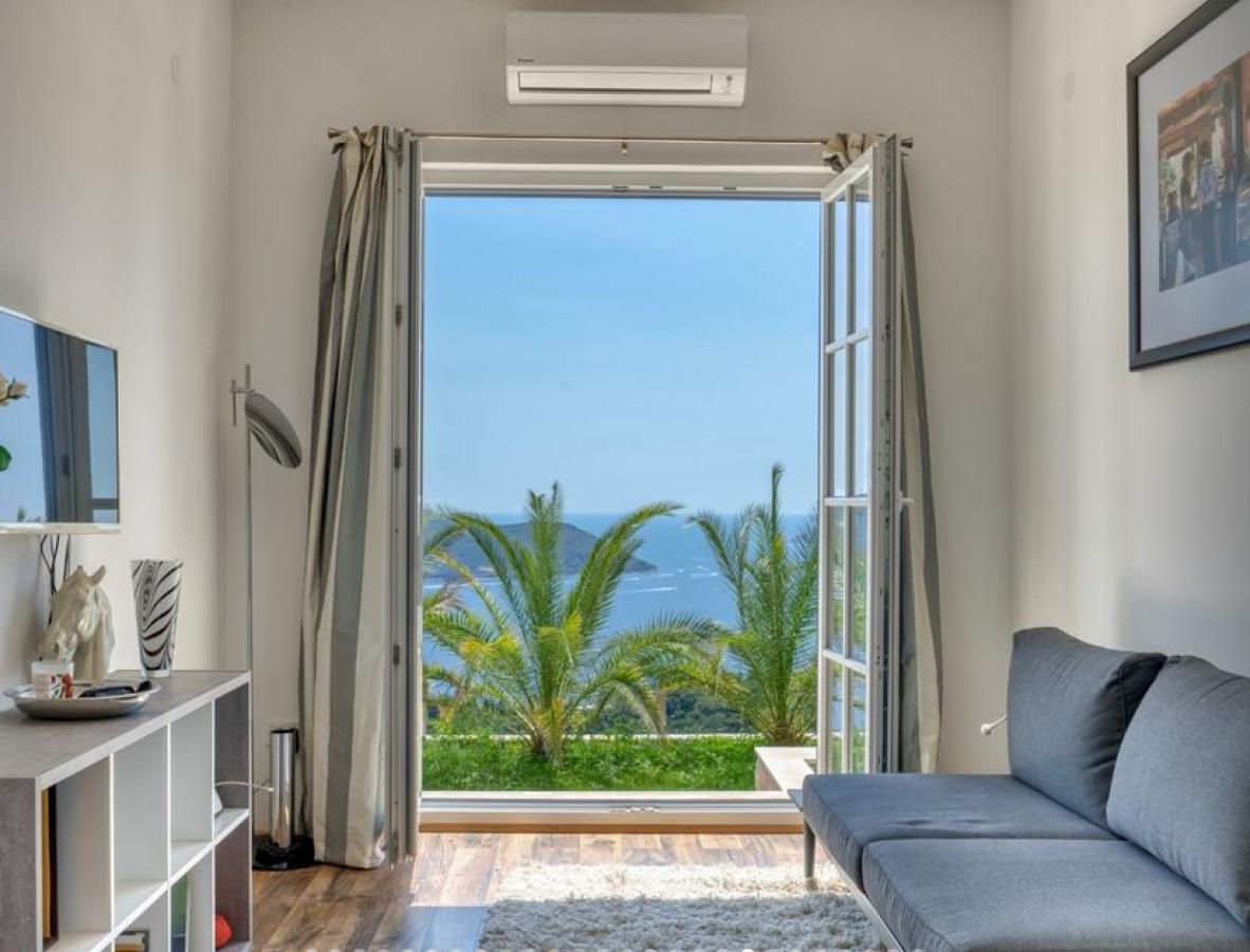 Luxurious 4-Bedroom Villa with Panoramic Terrace in Herceg Novi, Podi 8