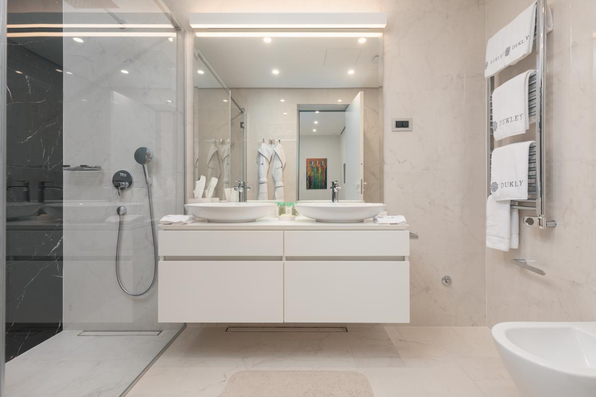 Trosoban stan u Budvi, 147m² 14