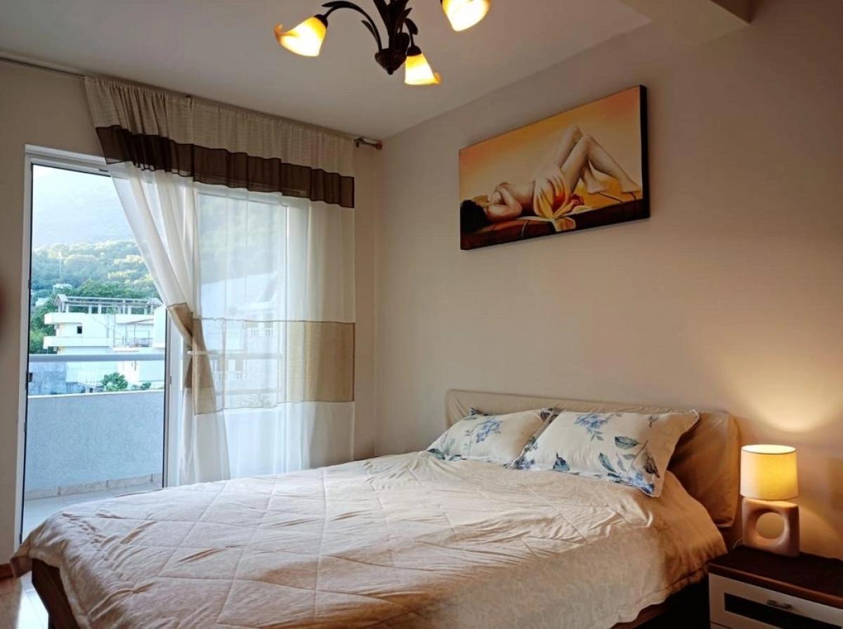 Apartment with 2 bedrooms and a panoramic view of the sea 4
