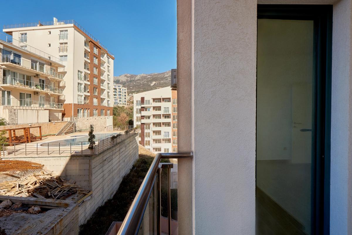 2 bedroom apartment 63m2 in a new building in Becici 7