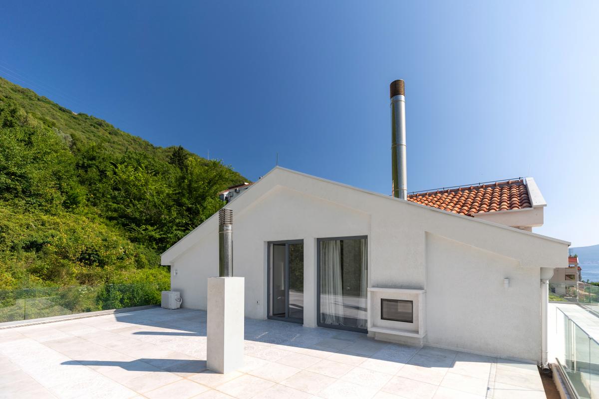 Family Villa on the First Line of the Sea in the Bay of Kotor 7