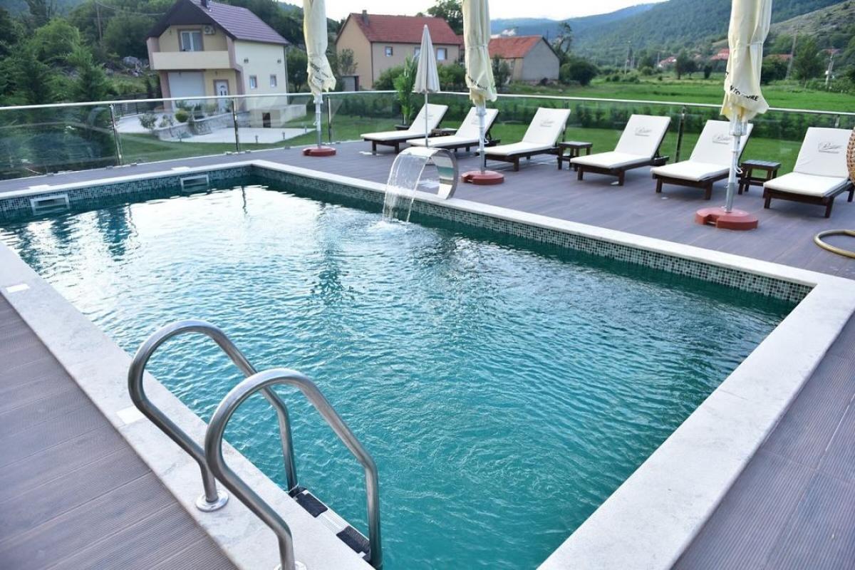 Nekretnina u Nikšiću, 0m² 2