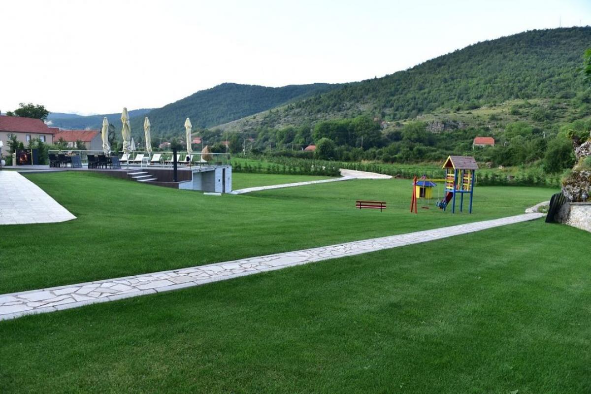 Nekretnina u Nikšiću, 0m² 6