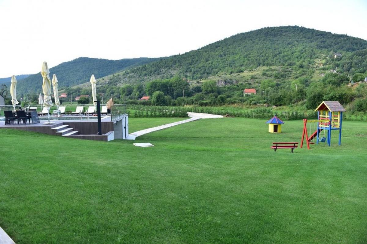 Nekretnina u Nikšiću, 0m² 9