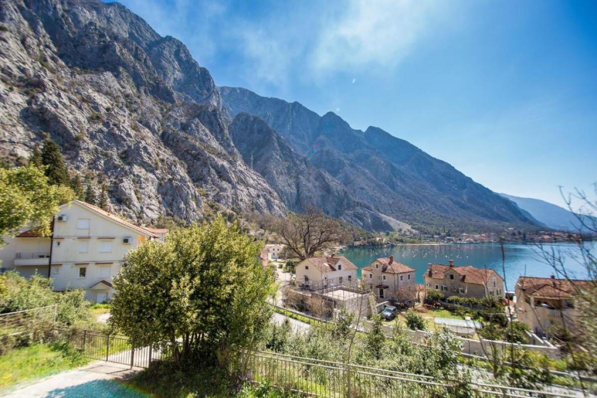 Plot with sea view in Orahovac, Kotor – 2800 m2 5