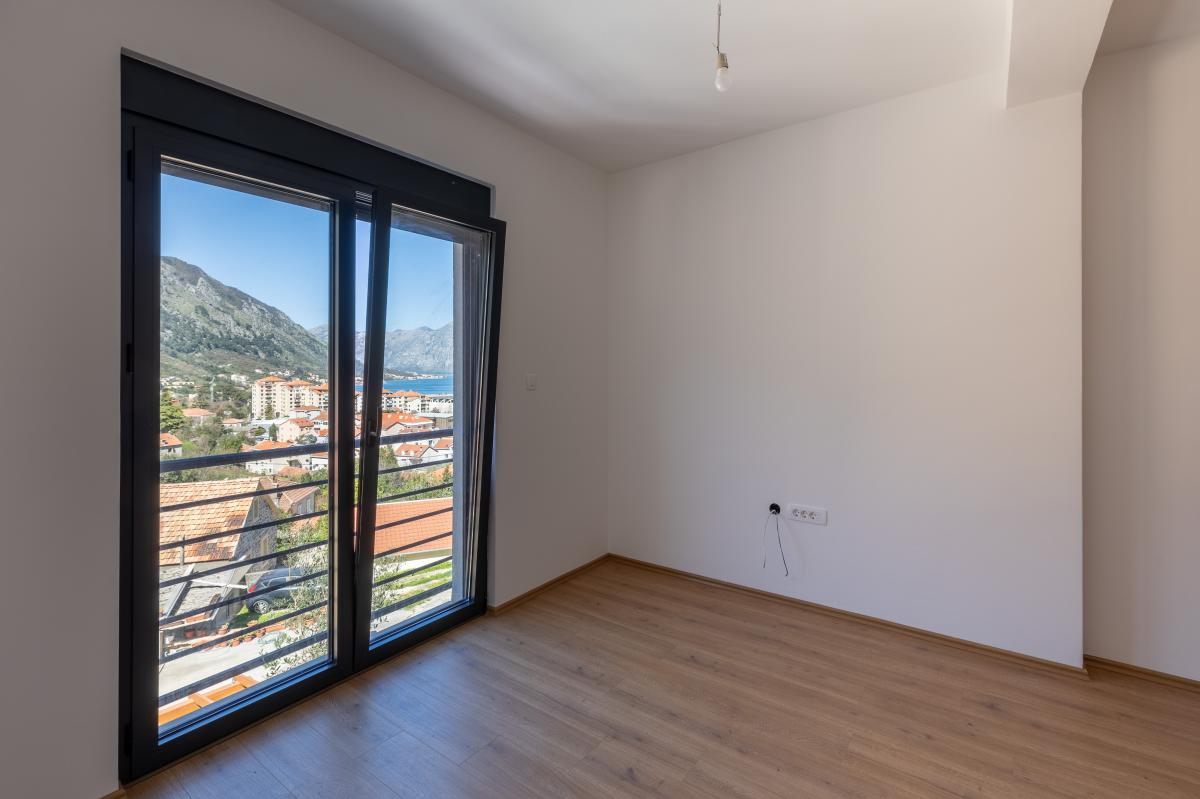 New house of 160m2 with sea view in Kotor 11