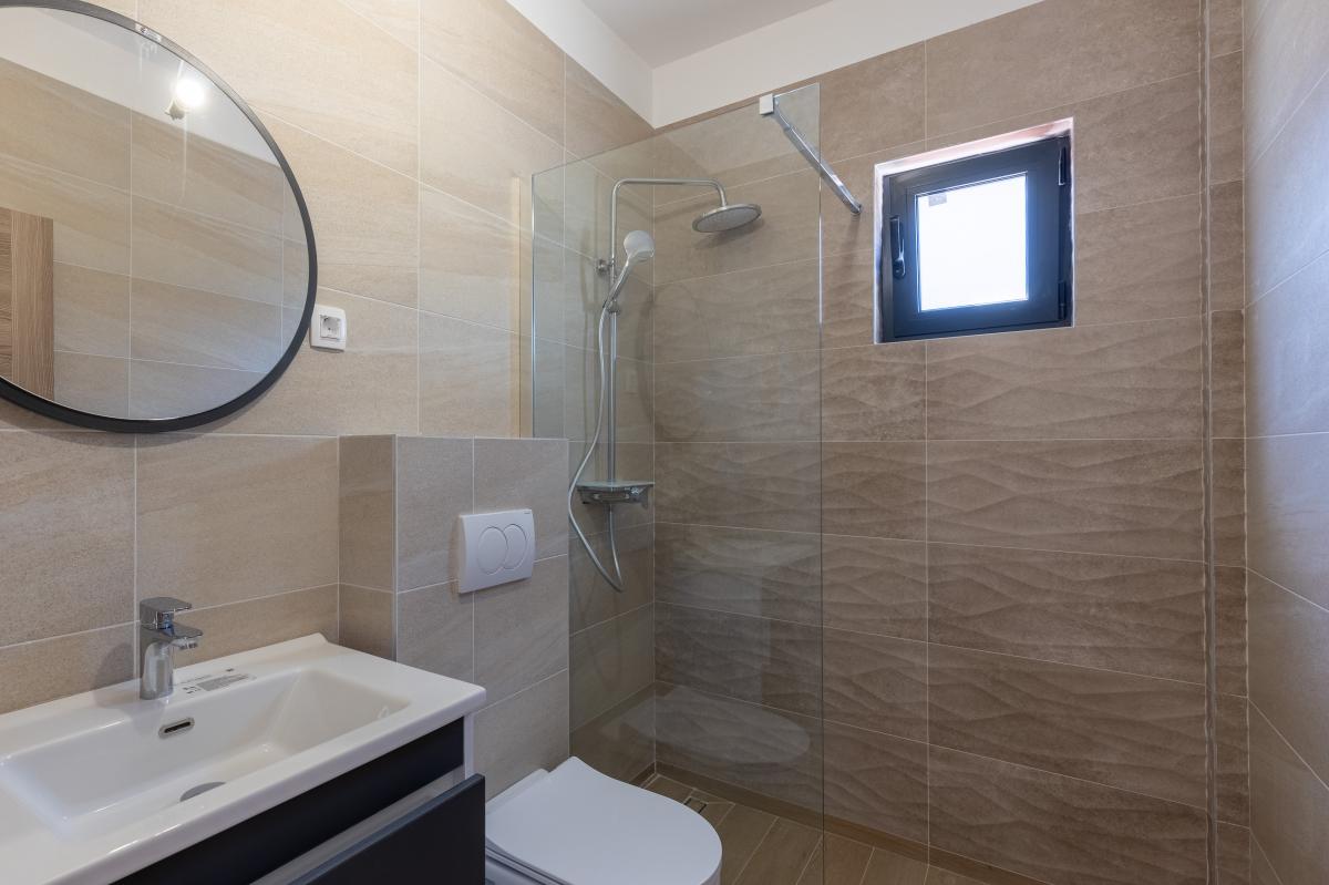 New house of 160m2 with sea view in Kotor 12