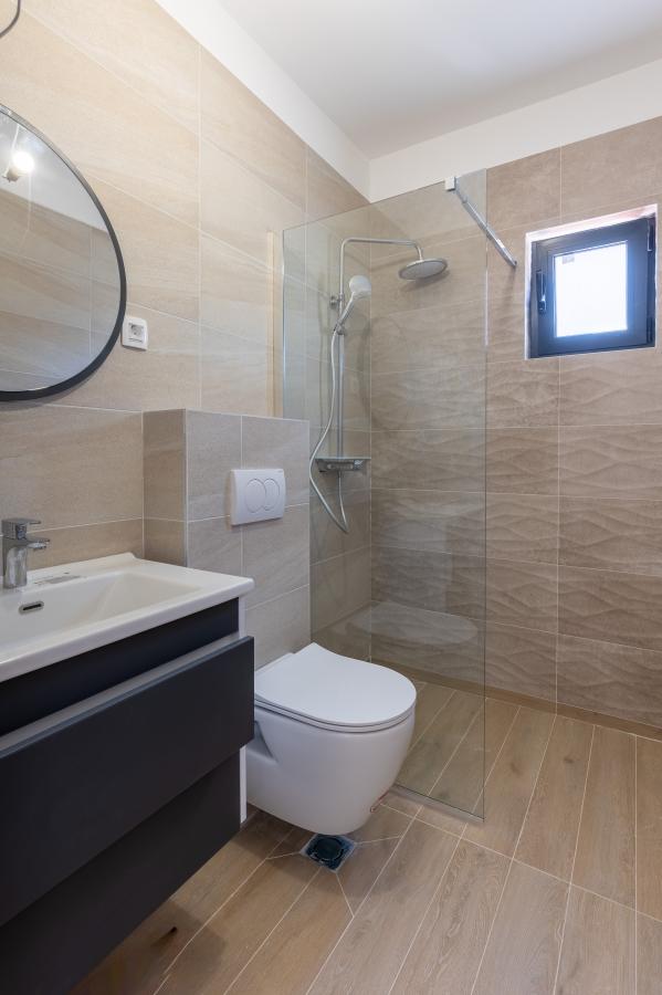 New house of 160m2 with sea view in Kotor 13