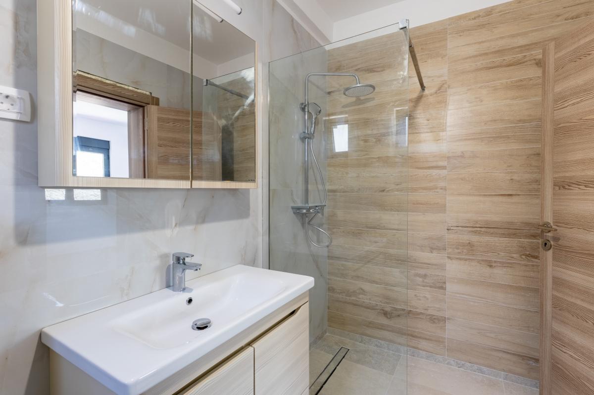 New house of 160m2 with sea view in Kotor 14