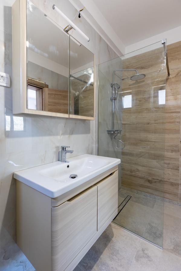 New house of 160m2 with sea view in Kotor 15