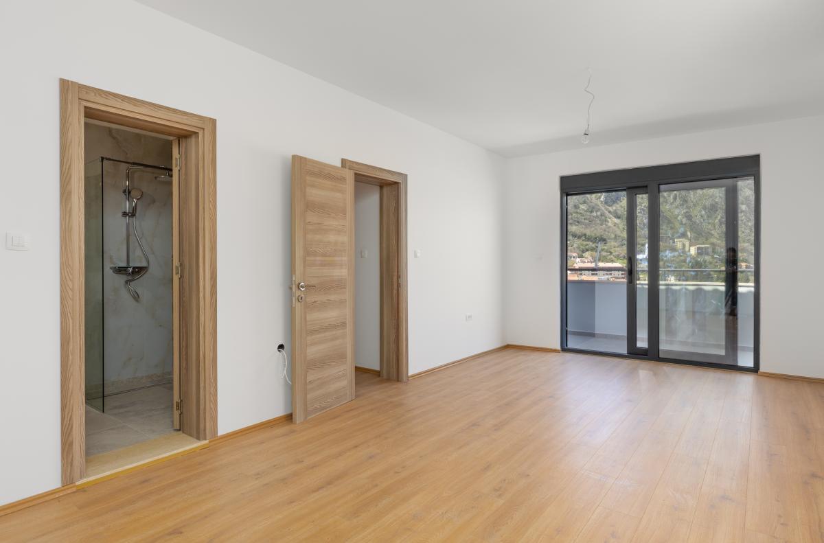 New house of 160m2 with sea view in Kotor 17