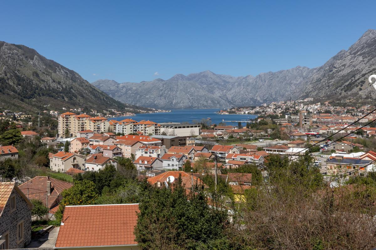 New house of 160m2 with sea view in Kotor 19