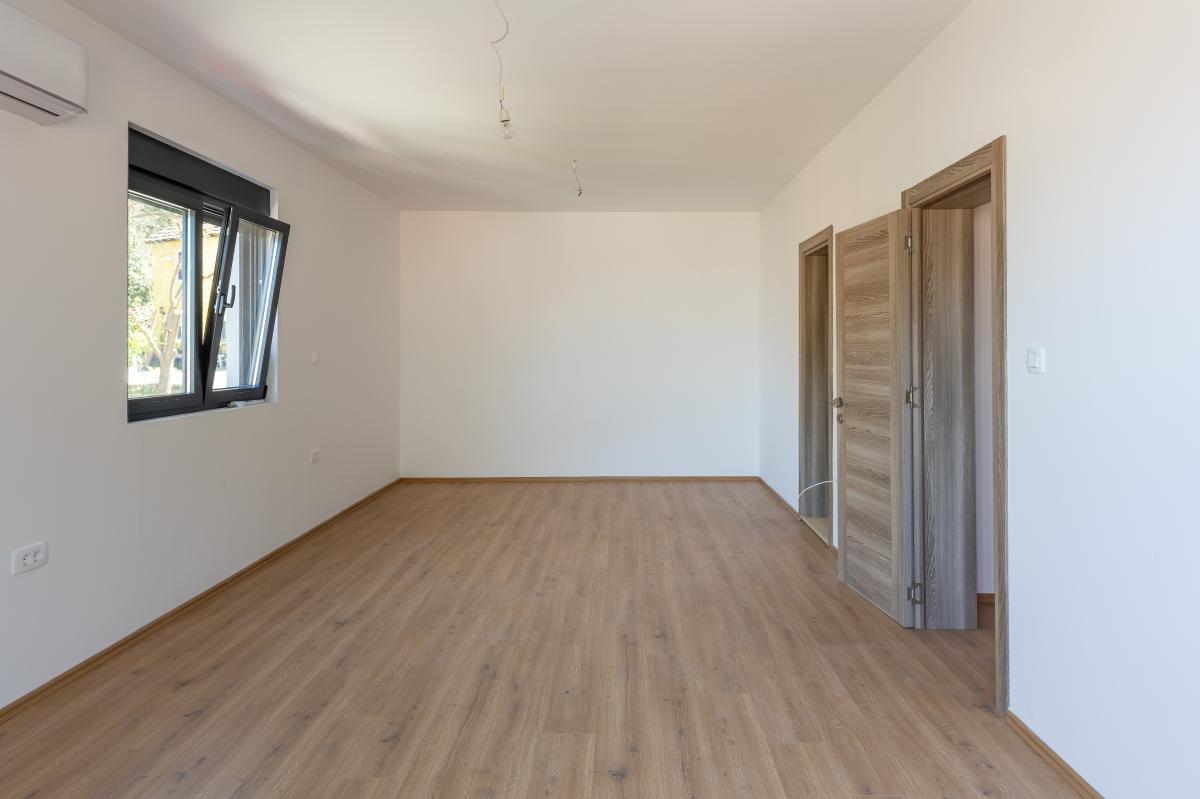 New house of 160m2 with sea view in Kotor 20