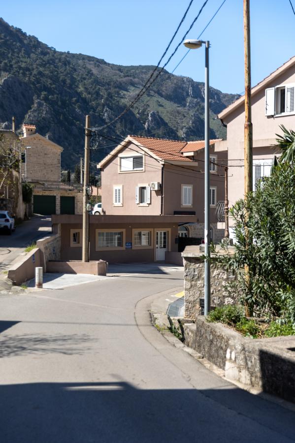 New house of 160m2 with sea view in Kotor 29