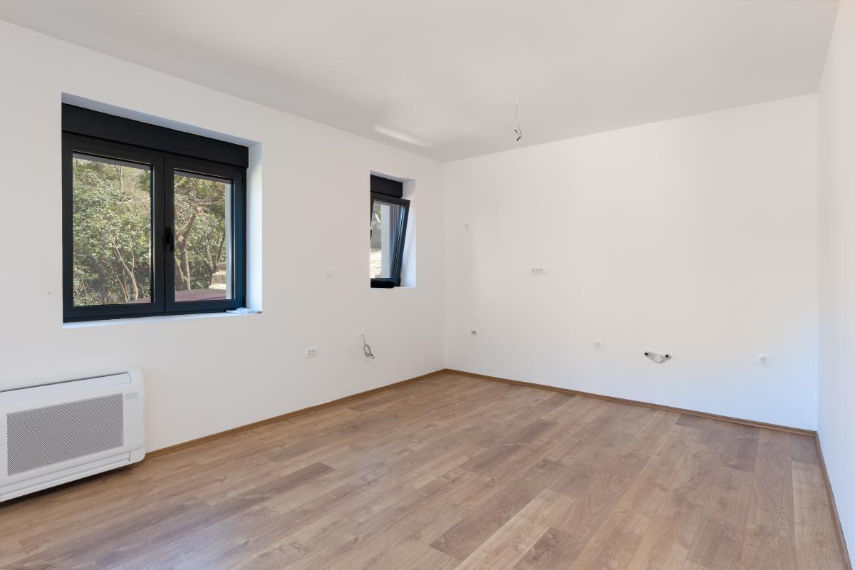 New house of 160m2 with sea view in Kotor 31