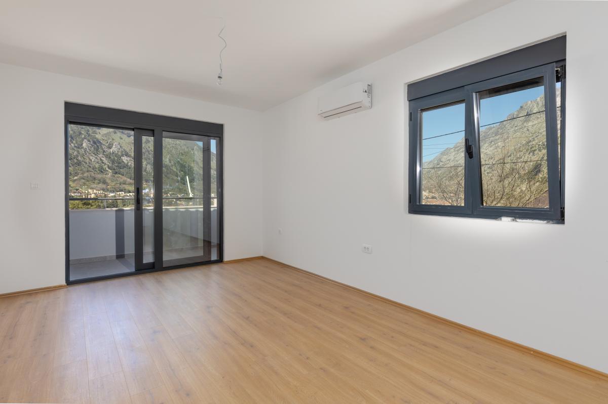 New house of 160m2 with sea view in Kotor 34