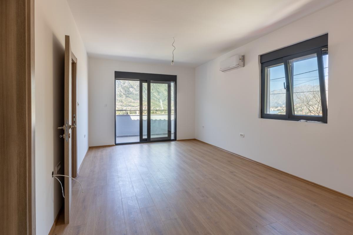 New house of 160m2 with sea view in Kotor 35