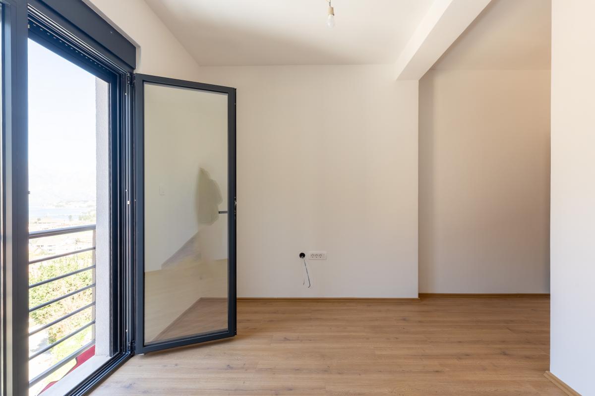 New house of 160m2 with sea view in Kotor 36