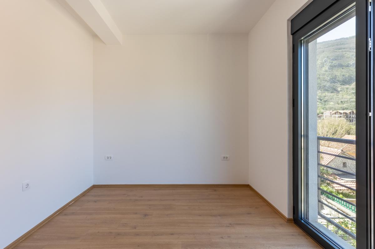 New house of 160m2 with sea view in Kotor 37