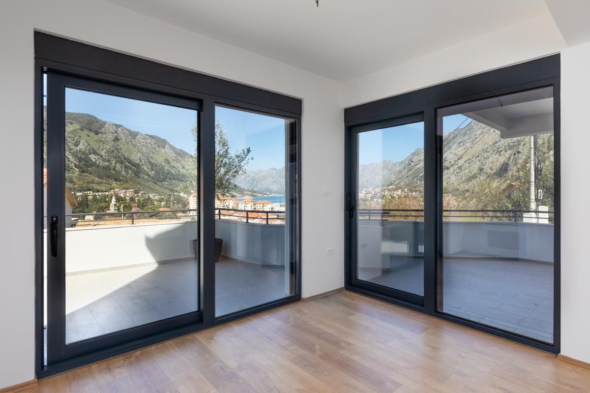 New house of 160m2 with sea view in Kotor 5
