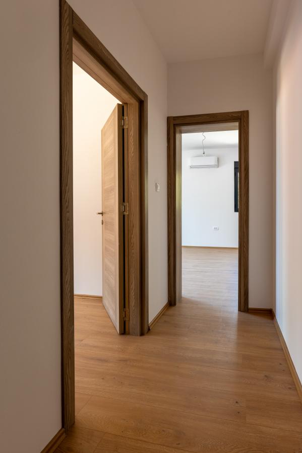 New house of 160m2 with sea view in Kotor 10