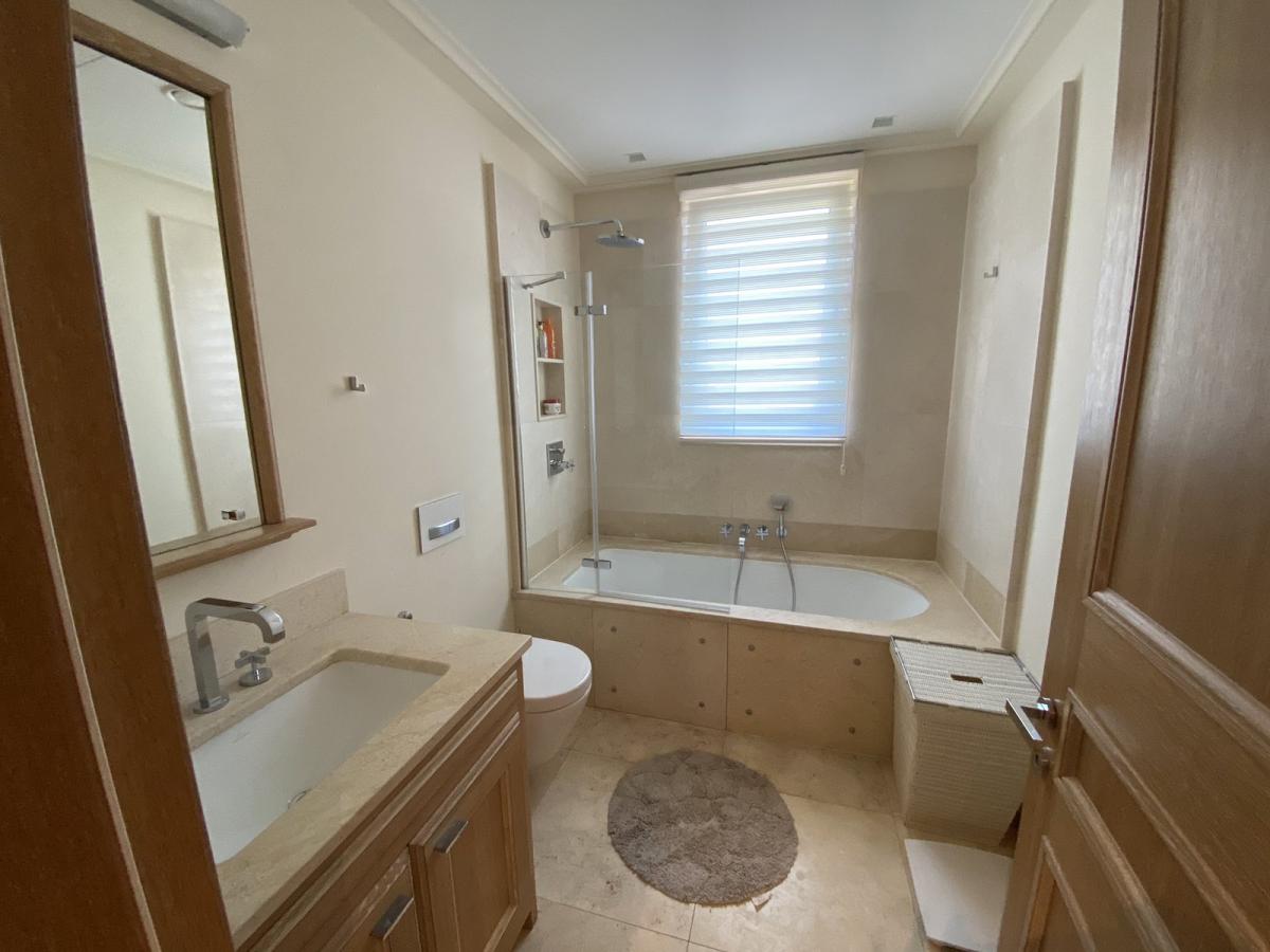 Luxurious apartment of 76m2 in Porto Montenegro, Tivat 10