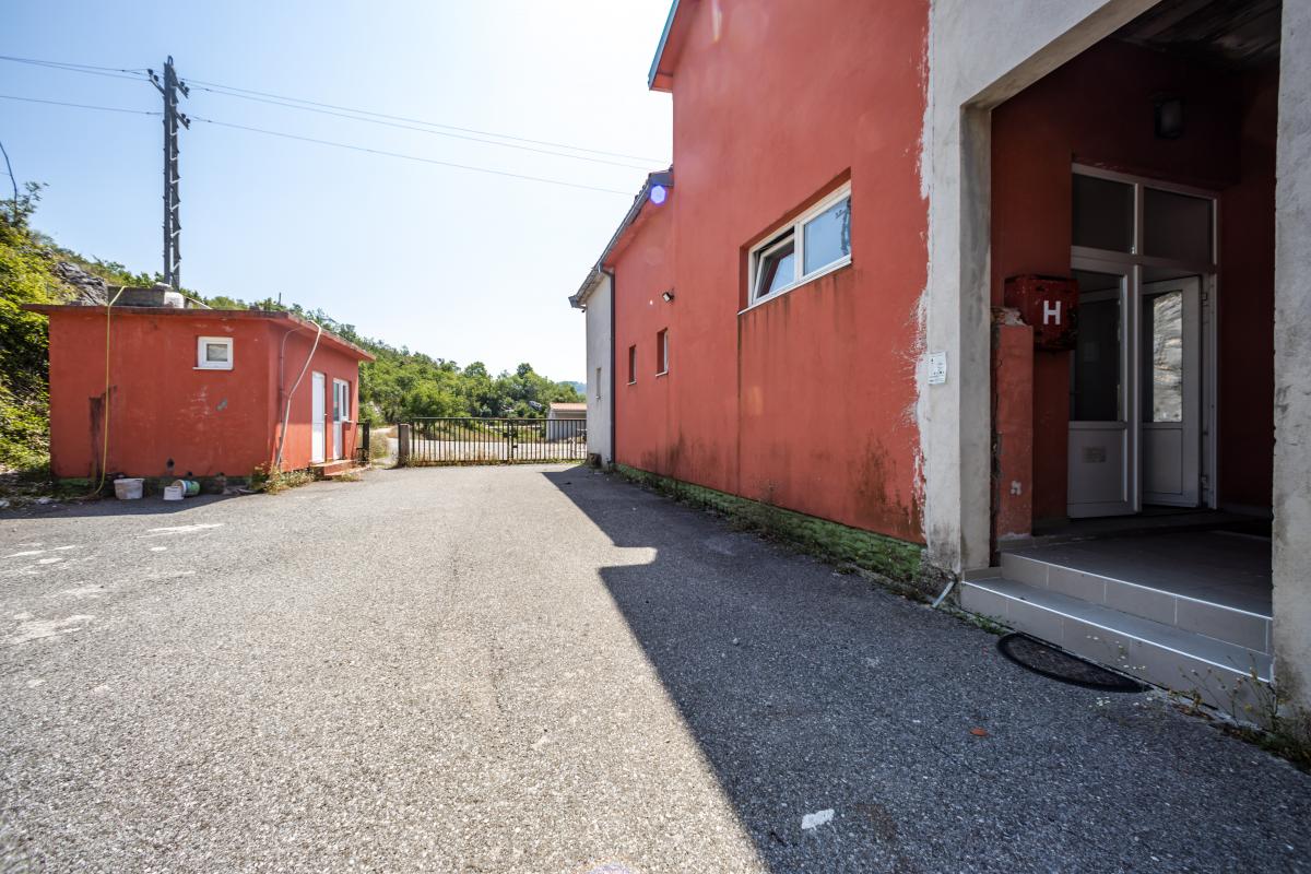 Nekretnina na Cetinju, 1200m² 46