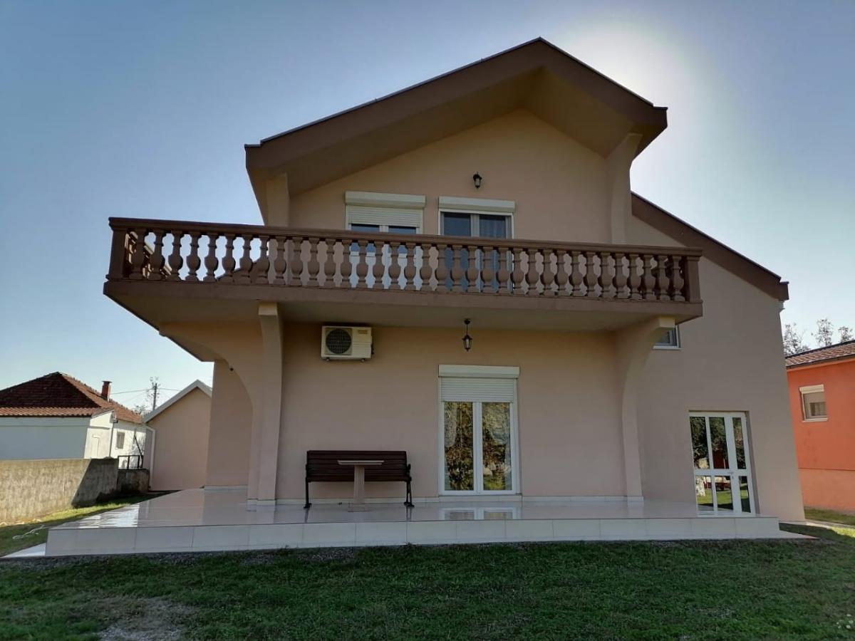 Kuća u Podgorici, 350m²