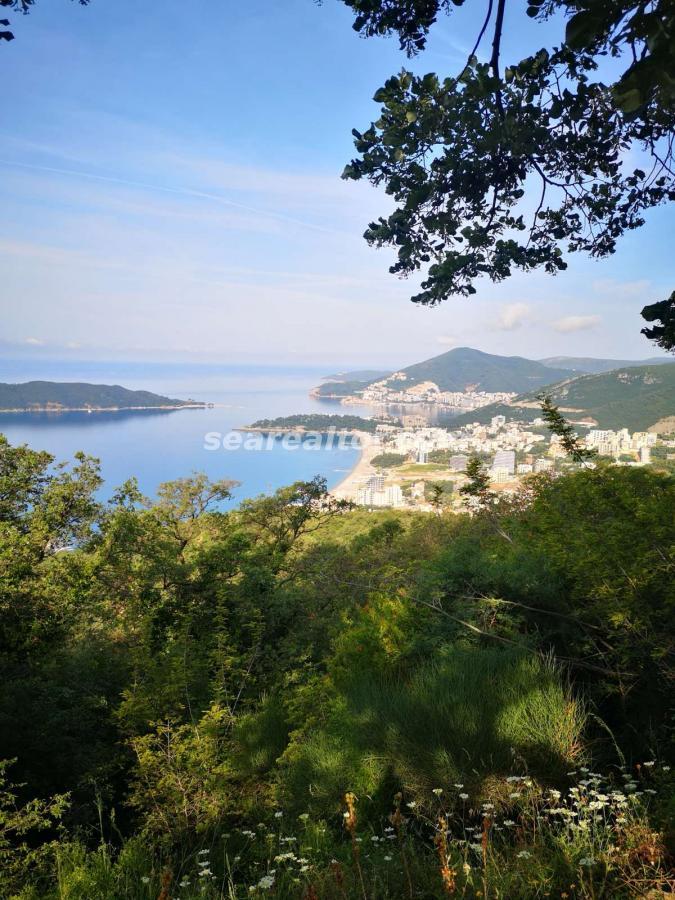 Nekretnina u Budvi, 1400m²