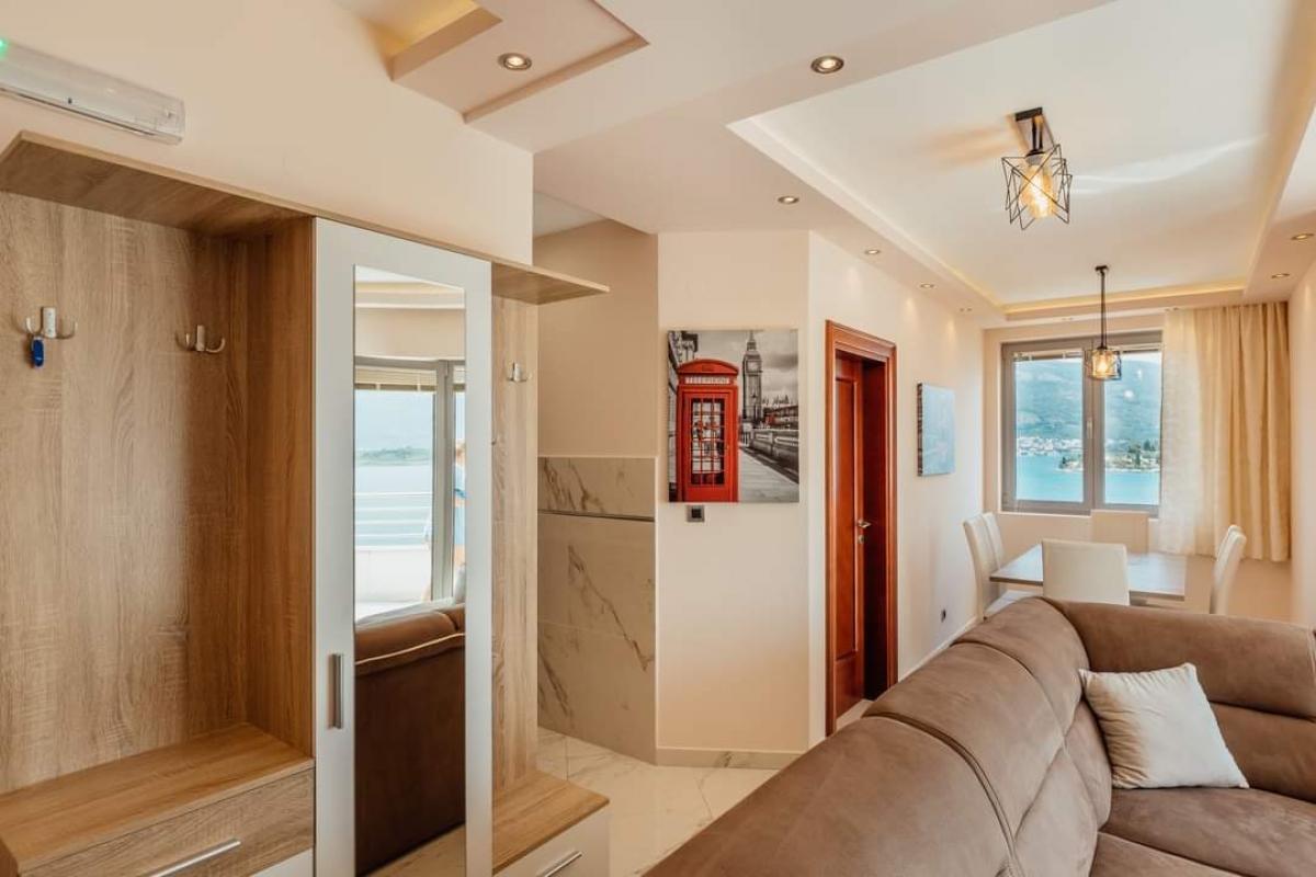 Two-bedroom apartment with sea view, 64 m2, Obala Đurašević 14