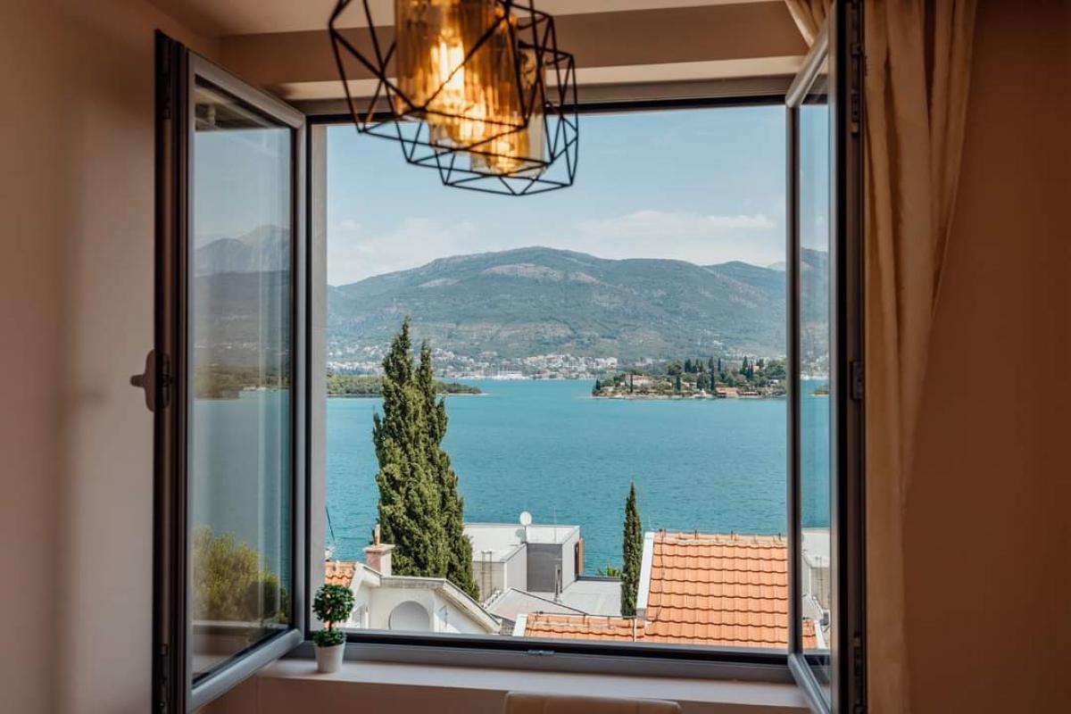 Two-bedroom apartment with sea view, 64 m2, Obala Đurašević 15