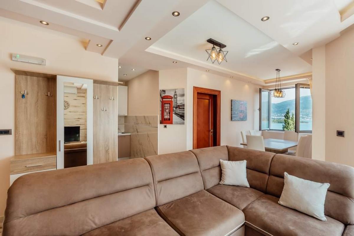 Two-bedroom apartment with sea view, 64 m2, Obala Đurašević 17