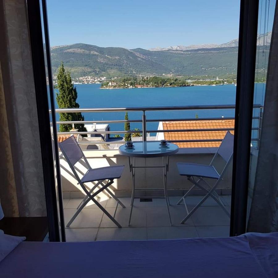 Two-bedroom apartment with sea view, 64 m2, Obala Đurašević 20