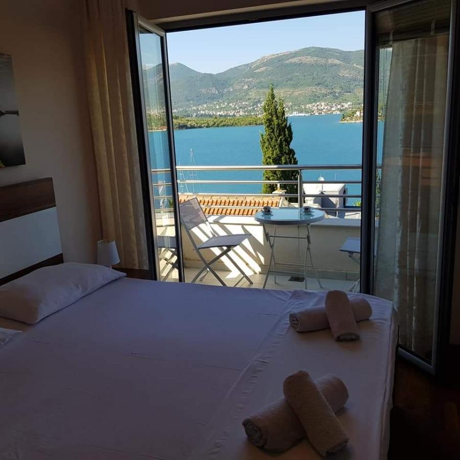 Two-bedroom apartment with sea view, 64 m2, Obala Đurašević 21