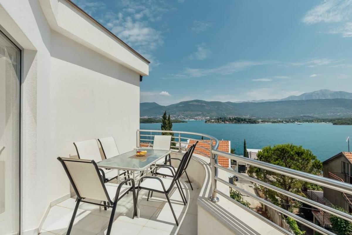 Two-bedroom apartment with sea view, 64 m2, Obala Đurašević 4