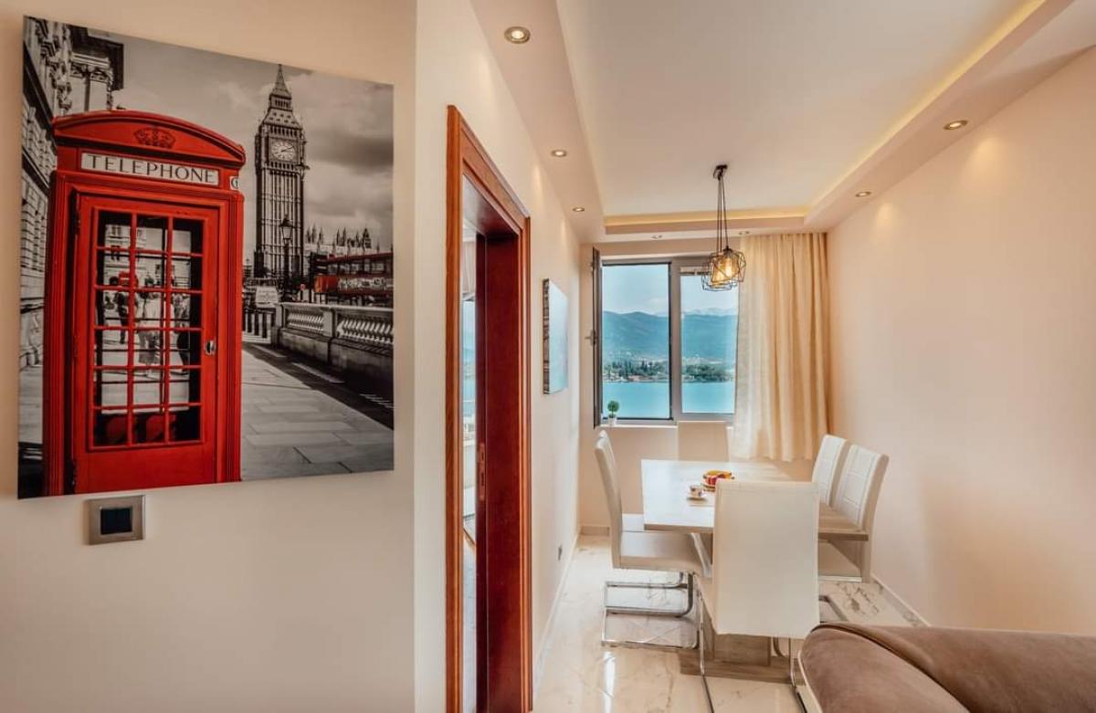 Two-bedroom apartment with sea view, 64 m2, Obala Đurašević 9