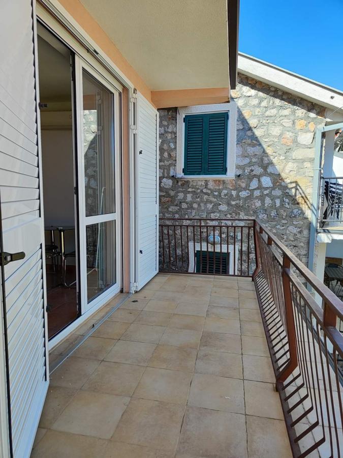 One-bedroom apartment 58 m2 for sale, Herceg Novi, Njivice 2