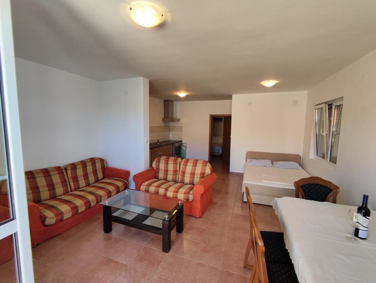 One-bedroom apartment 58 m2 for sale, Herceg Novi, Njivice 12