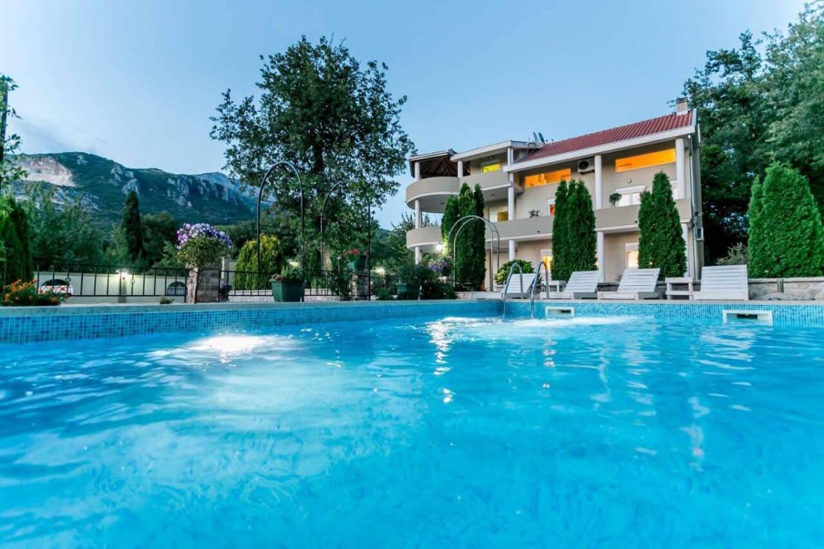 Kuća u Herceg Novom, 398m²