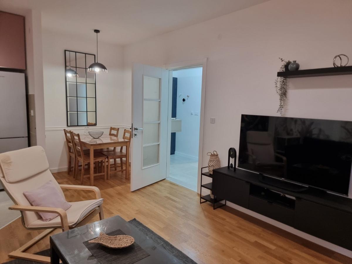 For rent: One-bedroom apartment 46 m2, Tivat 30