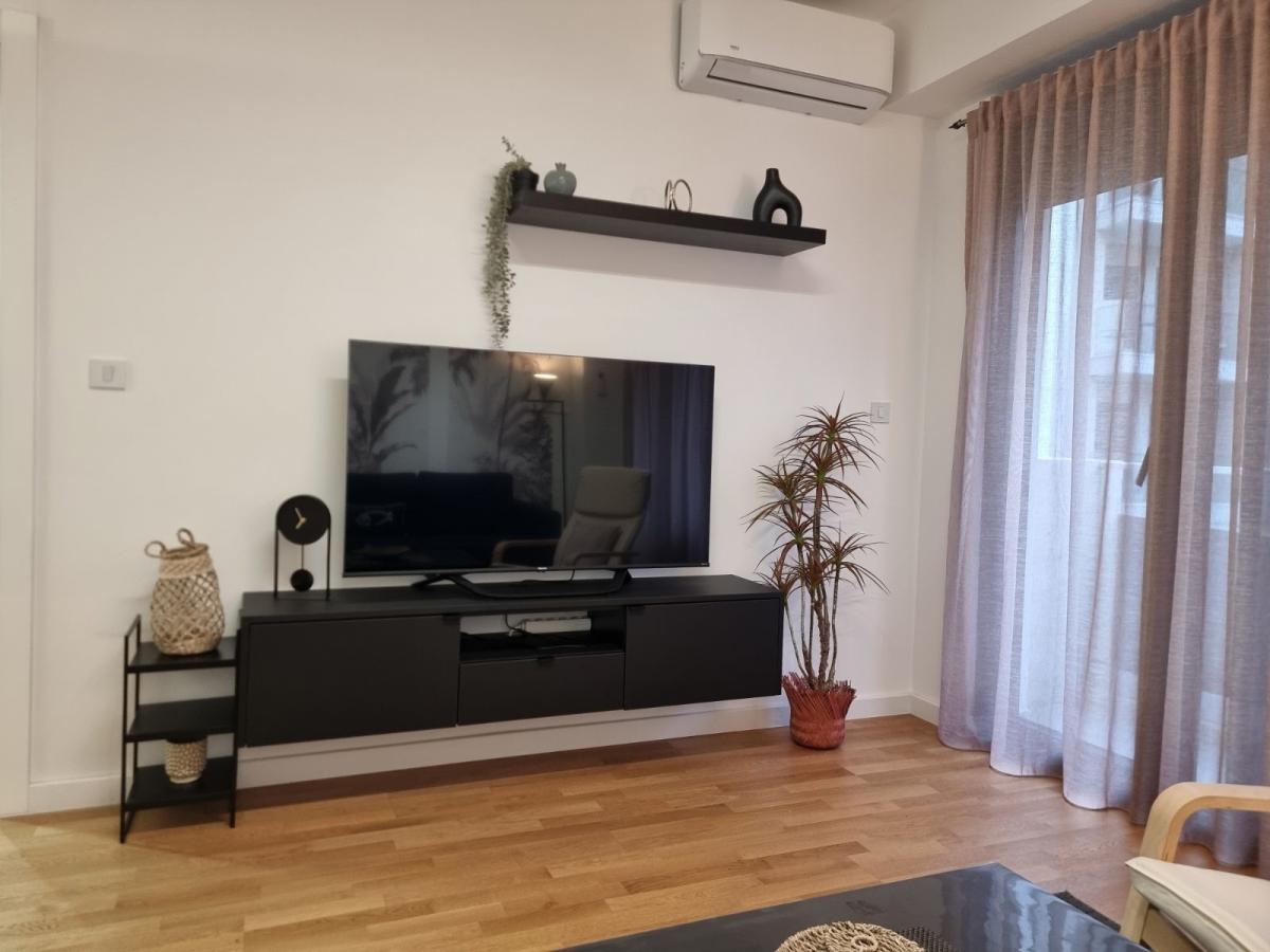For rent: One-bedroom apartment 46 m2, Tivat 32