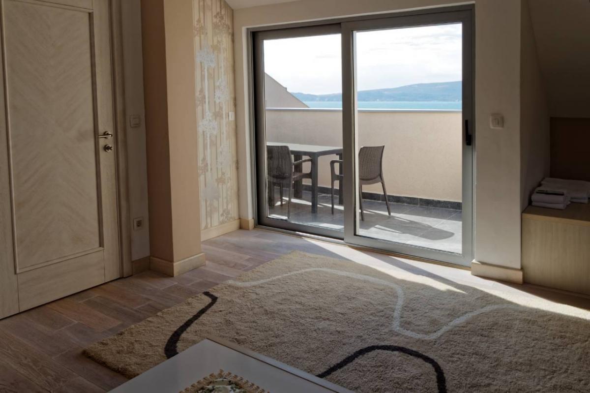 For rent: Duplex apartment with a sea view 2