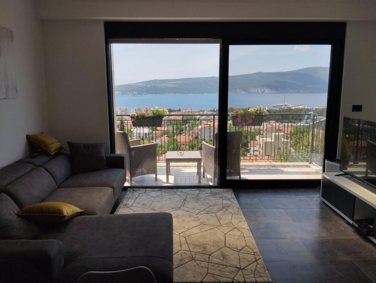 Luxurious one-bedroom apartment of 45m2 with pool in Tivat 2