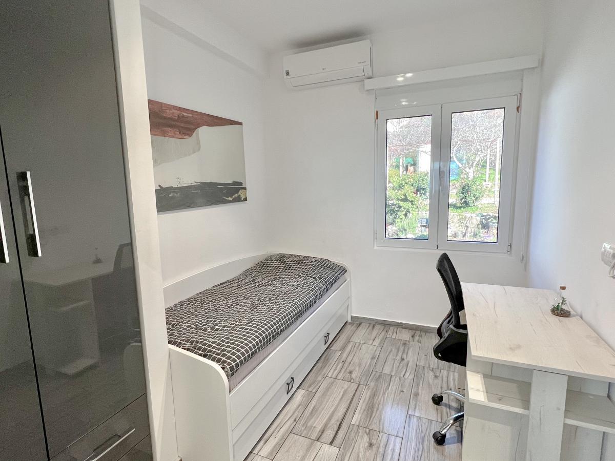 Luxurious two-bedroom apartment of 55m2 with swimming pool in Tivat 11